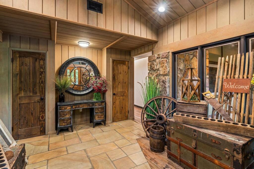 Bourbon Hollow Lodge With Hot Tub And Pool Plus Game Room Only 5 Min To Downtown Gatlinburg Exterior foto