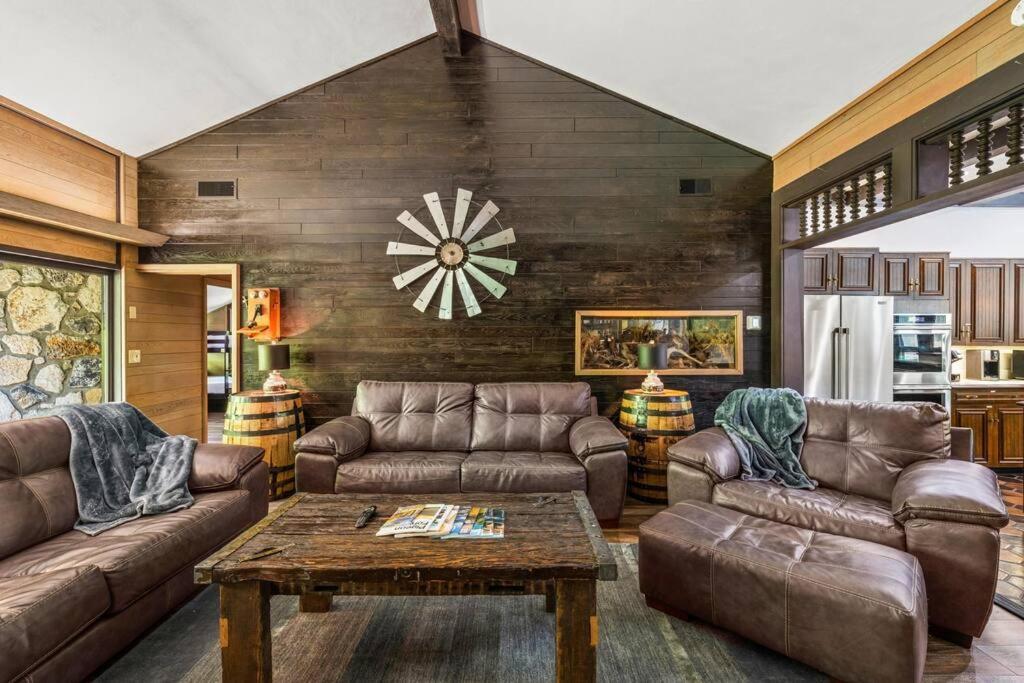 Bourbon Hollow Lodge With Hot Tub And Pool Plus Game Room Only 5 Min To Downtown Gatlinburg Exterior foto